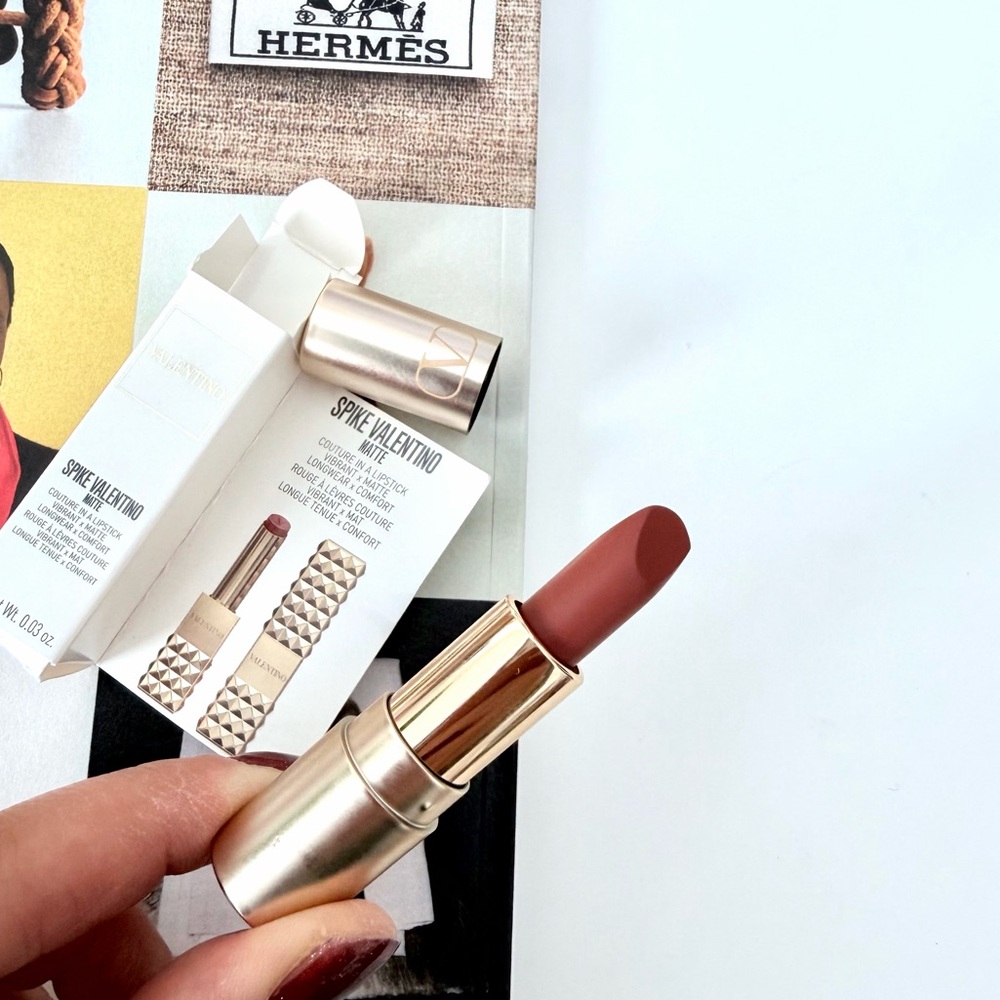 VALENTINO Spike Valentino Buttery Matte‎ Lipstick 134R